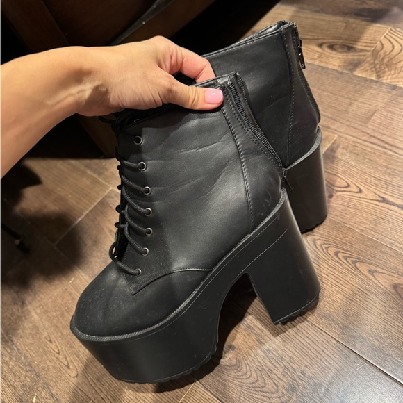 Platform booties size 8 - Picture 4 of 4